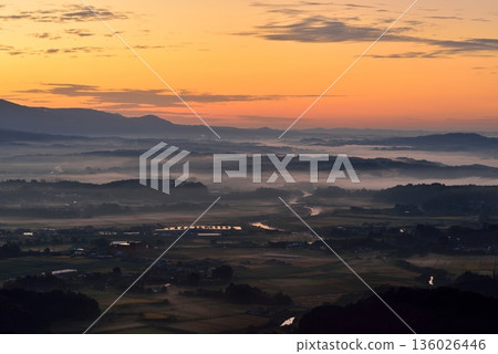 Sea of clouds in the Isa Basin from the summit of Torigamioka (Isa Fuji) 136026446