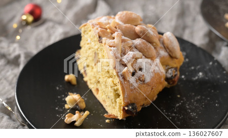 A slice of Bolo Rainha 136027607
