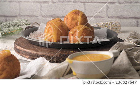 Rabanadas poveiras with egg cream and cinnamon Rabanadas poveiras with egg cream and cinnamon 136027647