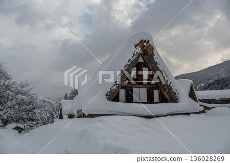 Snowy scenery of Ainokura Gassho-style village in Gokayama, Etchu Snowy scenery of Ainokura Gassho-style village in Gokayama, Etchu 136028269