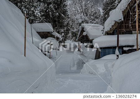 Snowy scenery of Ainokura Gassho-style village in Gokayama, Etchu 136028274