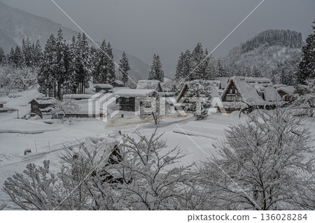 Snowy scenery of Ainokura Gassho-style village in Gokayama, Etchu Snowy scenery of Ainokura Gassho-style village in Gokayama, Etchu 136028284
