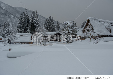 Snowy scenery of Ainokura Gassho-style village in Gokayama, Etchu Snowy scenery of Ainokura Gassho-style village in Gokayama, Etchu 136028292