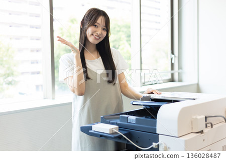 Business woman working in the office Business woman working in the office 136028487