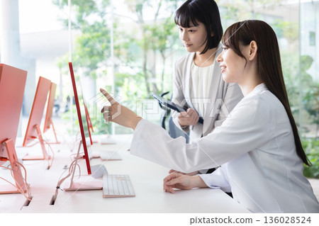 Business Hospital Doctor Research MR Meeting Business Negotiations 136028524