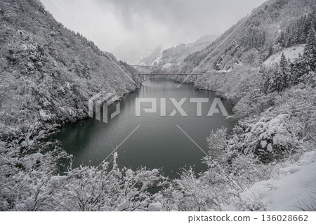 Snowy scenery of Shogawa Gorge Snowy scenery of Shogawa Gorge 136028662