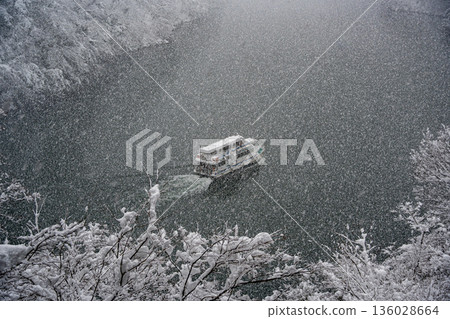 Snowy scenery of Shogawa Gorge Snowy scenery of Shogawa Gorge 136028664