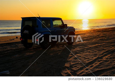 A genuine 4WD with a cute exterior... "Jimny" and the morning sun at Sudahama Beach A genuine 4WD with a cute exterior... "Jimny" and the morning sun at Sudahama Beach 136028680