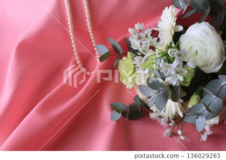 Bridal image with white flowers Bridal image with white flowers 136029265