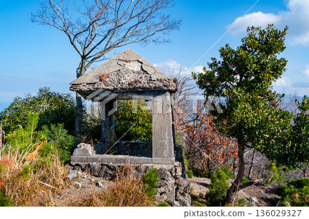 Air defense observation post on the summit of Mt. Shichiyama, Tottori City and Iwami District, Tottori Prefecture 136029327