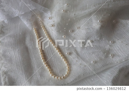 珍珠項鍊 136029812