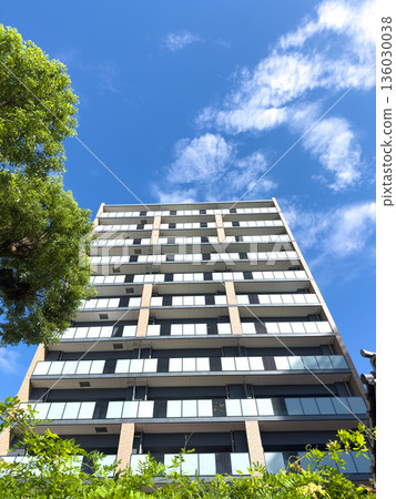 The exterior of the apartment building with the blue sky in the background 136030038