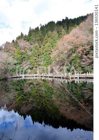 Autumn scenery seen from the valley 136030141
