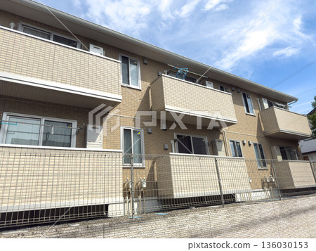 出租公寓和住宅區的形象 136030153