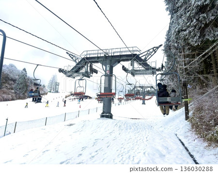 View of the snow mountain lift at the Snow Park on Mt. Rokko in Hyogo Prefecture in winter 136030288