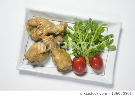 鳥瞰視角下的雞翅料理展示 鳥瞰視角下的雞翅料理展示 136030501