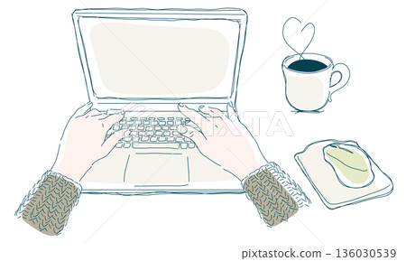 女手使用一台筆記本電腦 女手使用一台筆記本電腦 136030539