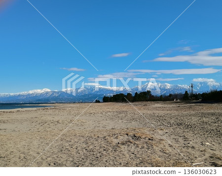 一座多雪的山在一個晴天 一座多雪的山在一個晴天 136030623