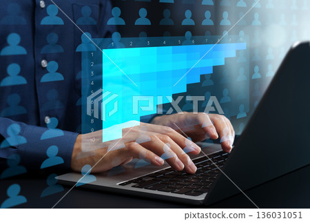 客戶流失的團體分析。訂閱模式的客戶留存率圖表。筆記型電腦上的SaaS應用。 客戶流失的團體分析。訂閱模式的客戶留存率圖表。筆記型電腦上的SaaS應用。 136031051