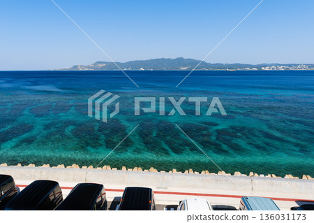 展現沖繩熱帶地區豐富自然風光與文化的景色 展現沖繩熱帶地區豐富自然風光與文化的景色 136031173