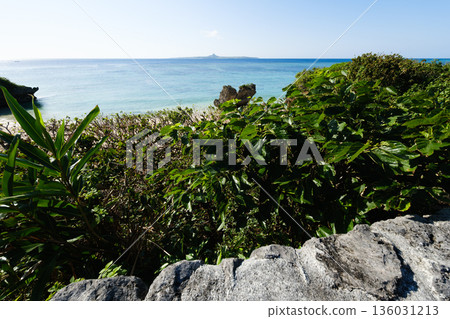 Scenery that evokes the rich nature and culture of the tropics found in Okinawa Scenery that evokes the rich nature and culture of the tropics found in Okinawa 136031213