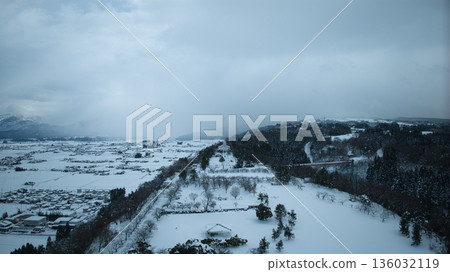 Kurobe City in winter, covered in white snow 136032119