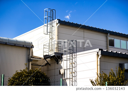 工廠屋頂梯子安裝 工廠屋頂梯子安裝 136032143