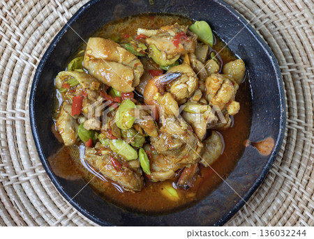 A vibrant stir-fry of chicken and shrimp, generously seasoned with chili paste and pungent stinky beans. 136032244