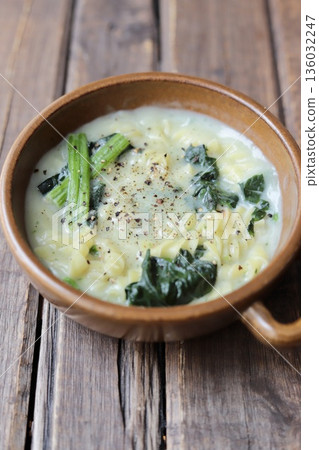 短意麵菠菜奶油湯 短意麵菠菜奶油湯 136032247