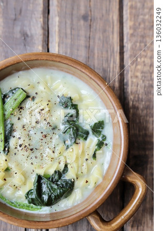 短意麵菠菜奶油湯 短意麵菠菜奶油湯 136032249