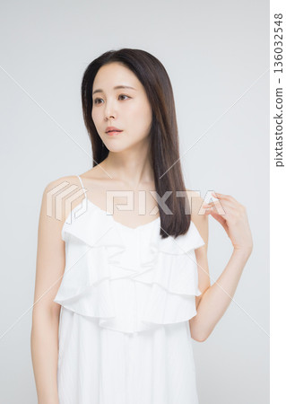 Hair care image: Young woman Hair care image: Young woman 136032548