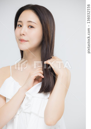 Hair care image: Young woman Hair care image: Young woman 136032556