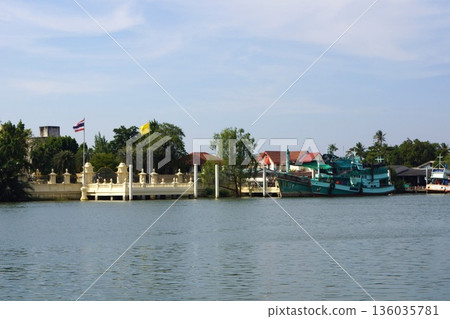 泰國曼谷美功河沿岸風光 136035781