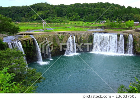 Harajiri Falls in Summer (Bungo Ono City) Harajiri Falls in Summer (Bungo Ono City) 136037505