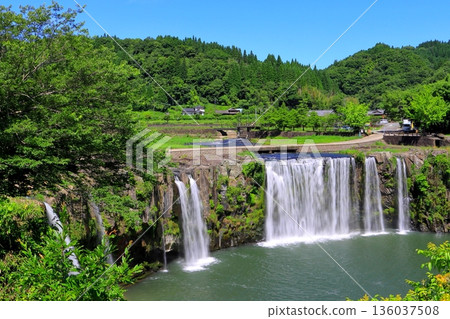 Harajiri Falls in Summer (Bungo Ono City) Harajiri Falls in Summer (Bungo Ono City) 136037508