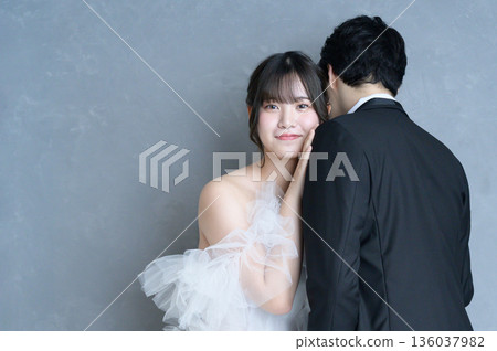 Bride and groom doing bridal photoshoot Bride and groom doing bridal photoshoot 136037982