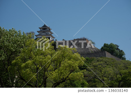 Castle and blue sky scenery Castle and blue sky scenery 136038140