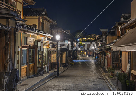 Winter Ninenzaka (Ninenzaka) - Townscape before dawn, Higashiyama Ward, Kyoto City 136038186