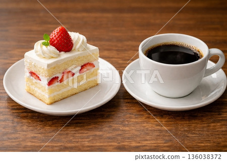蛋糕和咖啡 136038372