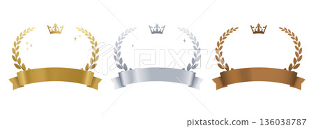 奢華的金、銀、銅色絲帶徽章，帶有皇冠等級裝飾向量圖 136038787