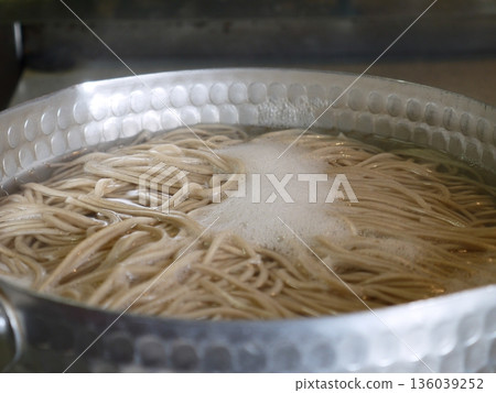 Boiling soba noodles Boiling soba noodles 136039252