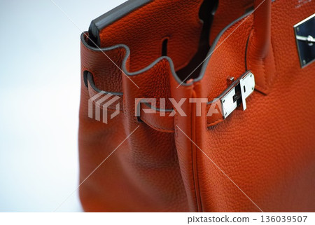Women's handbag Women's handbag 136039507