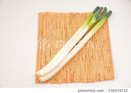 Long green onion (produced in Fukaya, Saitama) 136039532