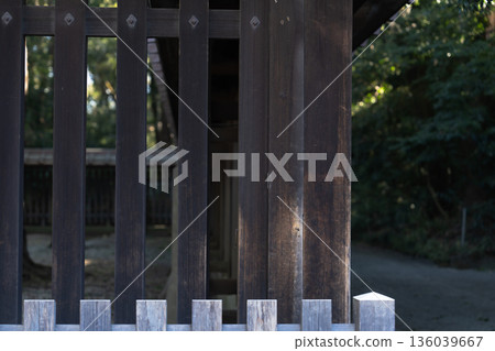 Japanese Shrines: Sacred Forests, Architecture, and Approaches (Shingū/Torii Gates) Japanese Shrines: Sacred Forests, Architecture, and Approaches (Shingū/Torii Gates) 136039667