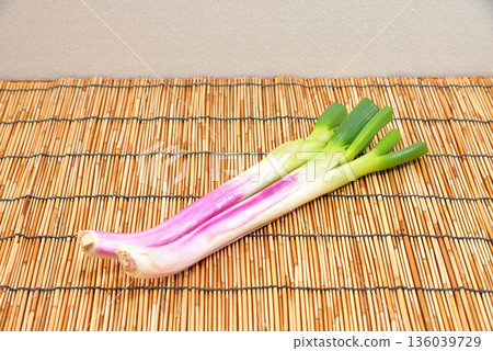 Purple and red leeks (produced in Fukaya, Saitama) 136039729