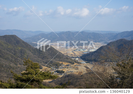 日本岡山縣淺口市洋丈山的秀麗景色 日本岡山縣淺口市洋丈山的秀麗景色 136040129