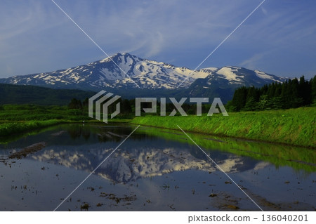 Mt. Chokai and its reflection in the rice fields 136040201