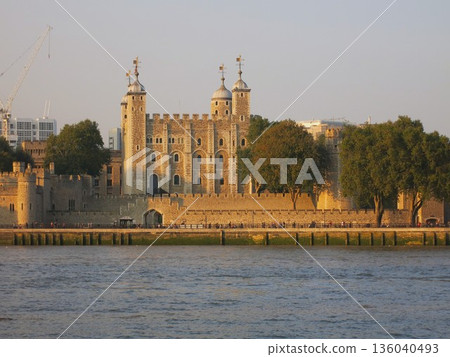夕陽映照下的倫敦塔 136040493