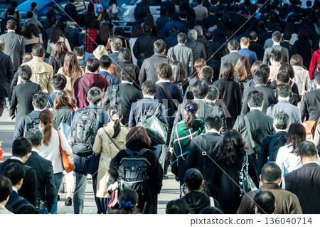 Morning rush hour in the city 136040714