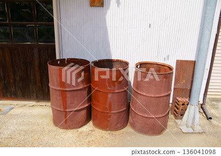 生鏽的鼓 136041098